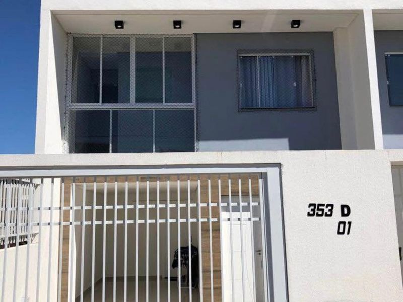 Casa à venda com 3 dormitórios, 1 banheiro, 2 vagas de garagens e 123m² de área privativa no bairro Desbravador