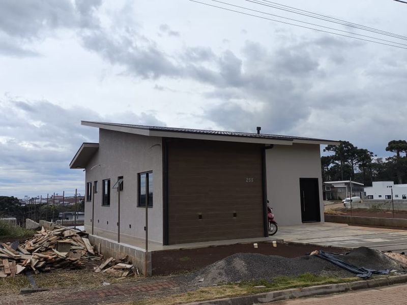 Casa à venda com 2 dormitórios, 2 banheiros, 2 vagas de garagens e 90m² de área privativa no bairro Água Santa