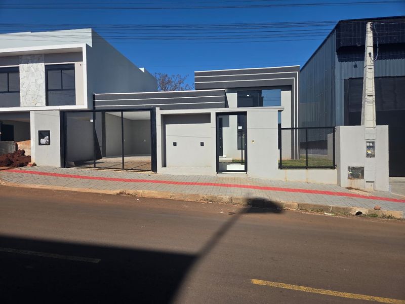 Casa à venda com 3 dormitórios, 2 banheiros, 3 vagas de garagens e 176m² de área privativa no bairro Seminário